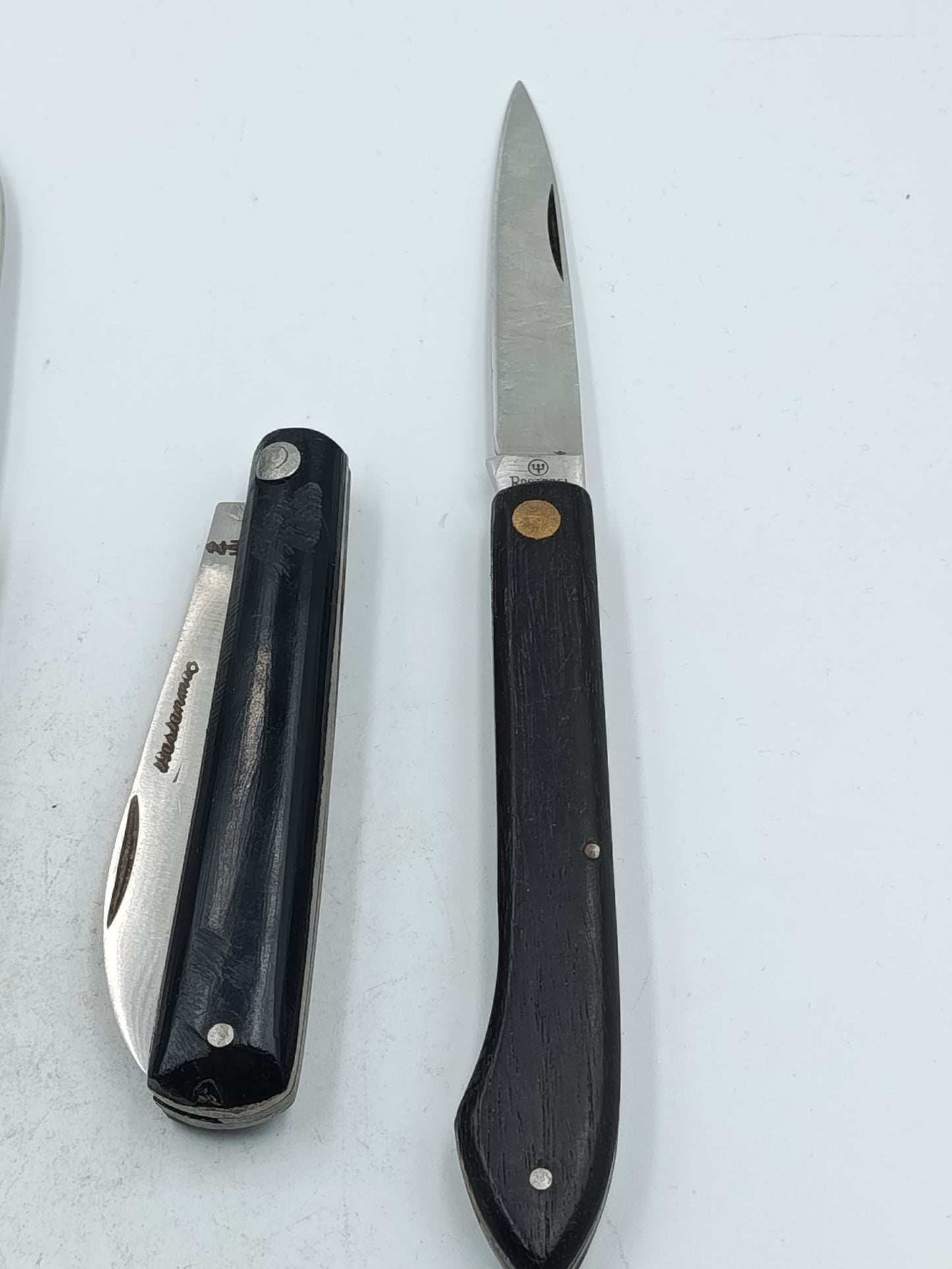 Klappmesser Set aus verschiedenen Taschenmessern mit Holz und Kunststoffgriffen