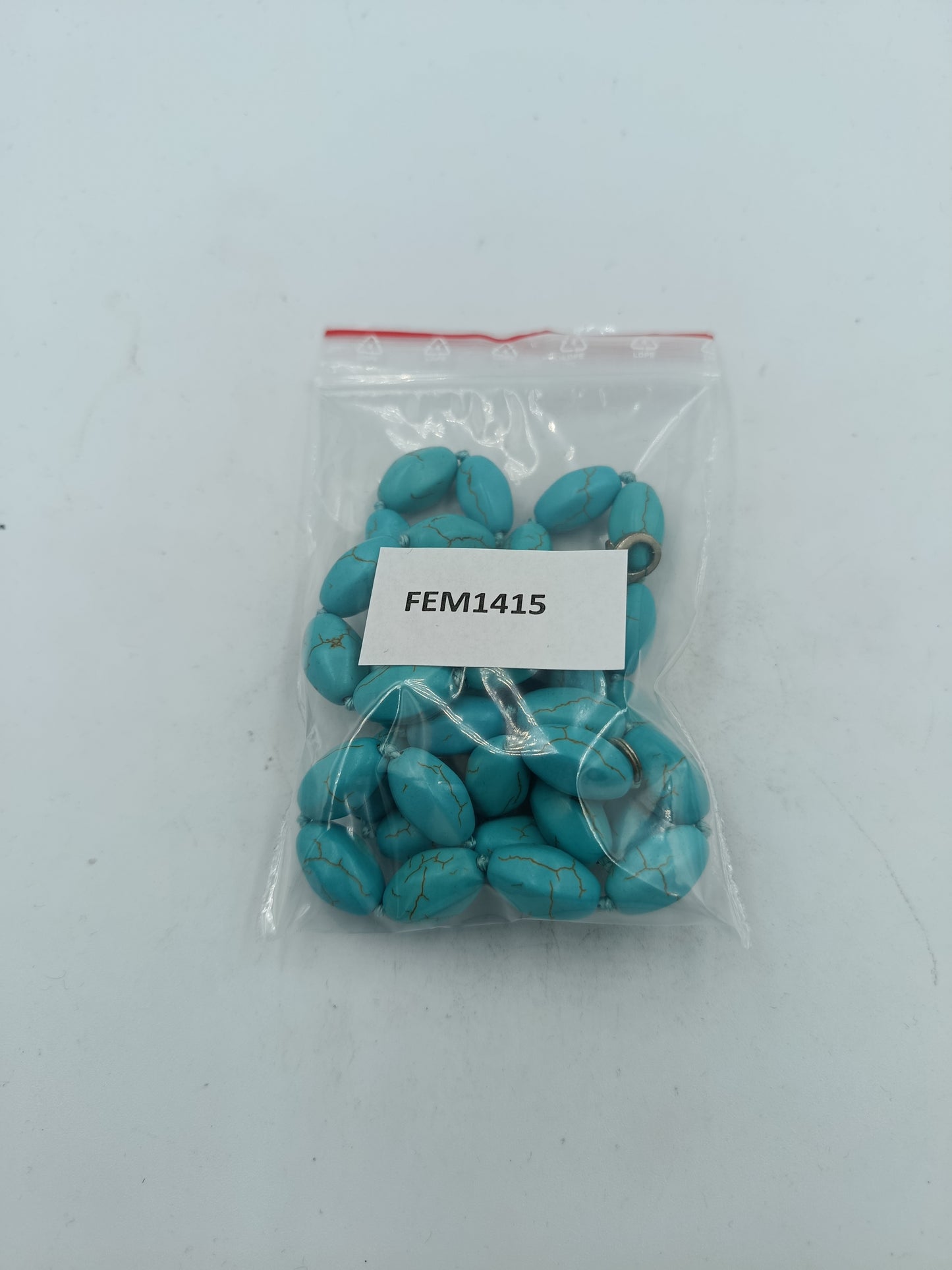 Türkise Halskette mit ovalen Schmucksteinen in kräftigem Blauton