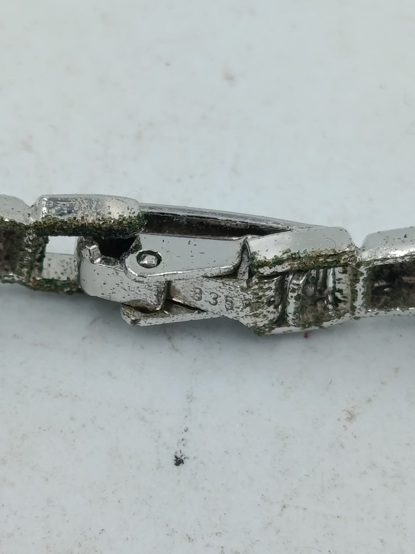 Elegantes Silberarmband mit schwarzen Einlagen in zeitlosem Design