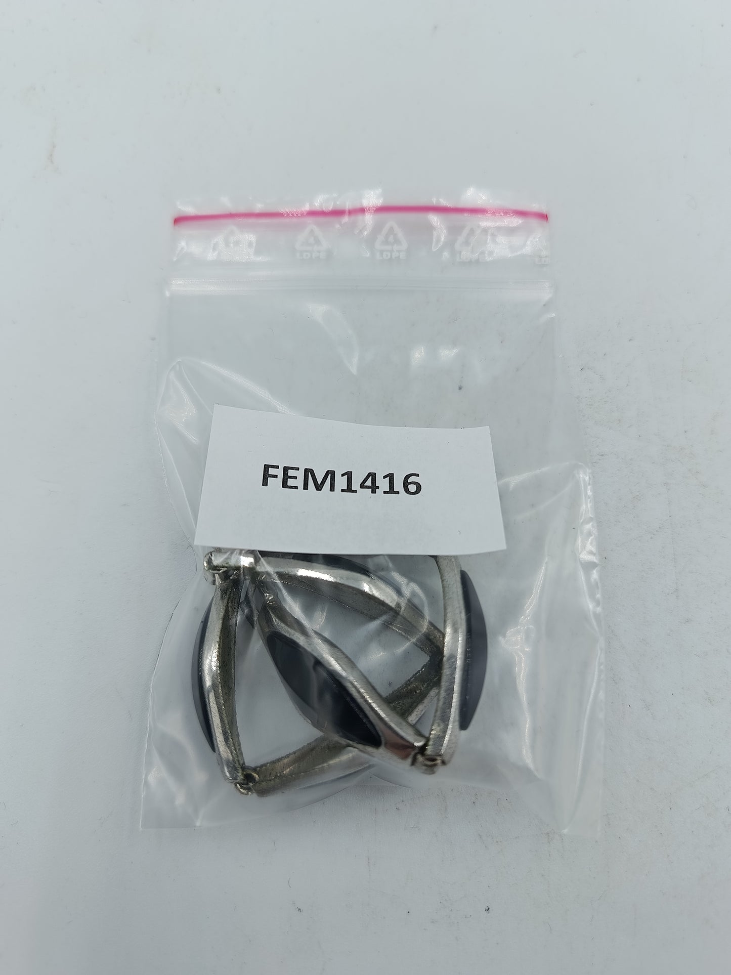 Elegantes Silberarmband mit schwarzen Einlagen in zeitlosem Design