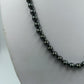 Perlenkette mit glänzenden dunklen Kugeln und hochwertigem Silberverschluss