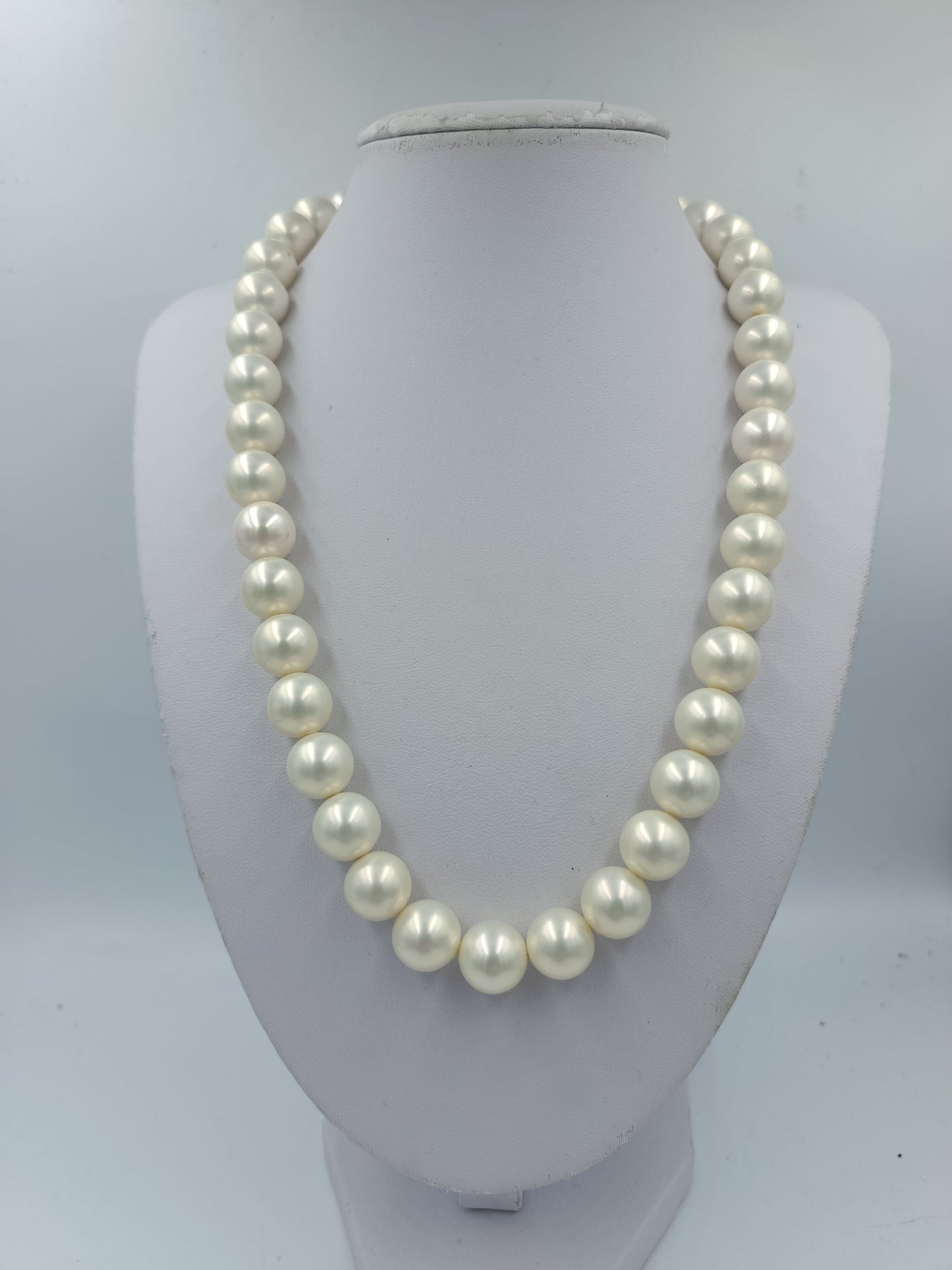 Perlenkette von Thomas Sabo mit hochwertigem Goldverschluss und klassischem Design