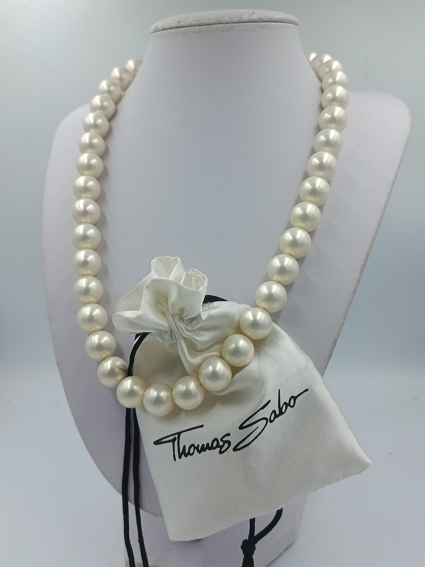 Perlenkette von Thomas Sabo mit hochwertigem Goldverschluss und klassischem Design