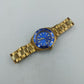 Goldfarbene Armbanduhr mit blauem Zifferblatt Metallarmband und Drehlünette