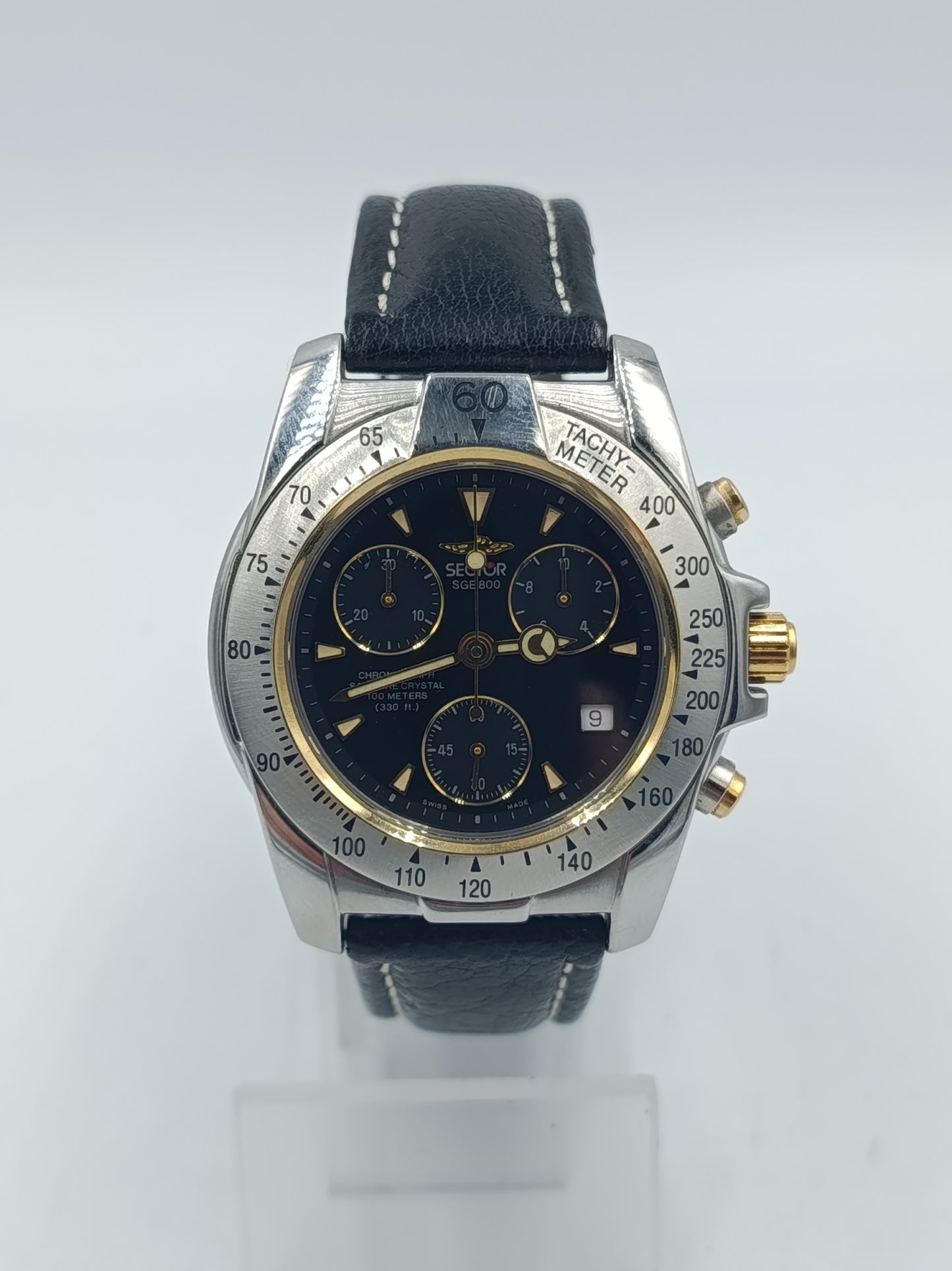 Sportliche Chronograph Armbanduhr mit schwarzem Zifferblatt Lederarmband