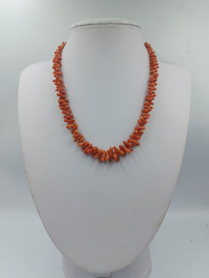 Korallen Halskette mit warmem Naturton und klassischem Vintage Stil
