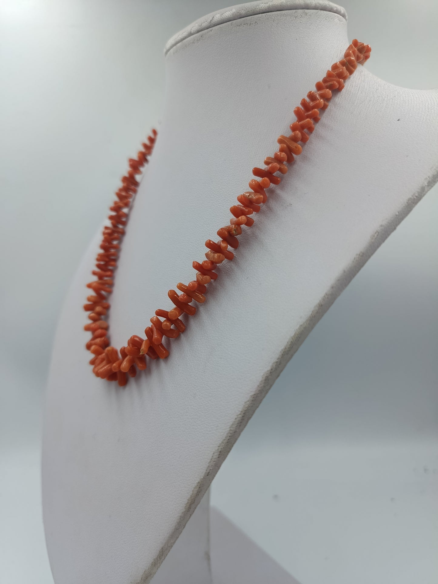 Korallen Halskette mit warmem Naturton und klassischem Vintage Stil