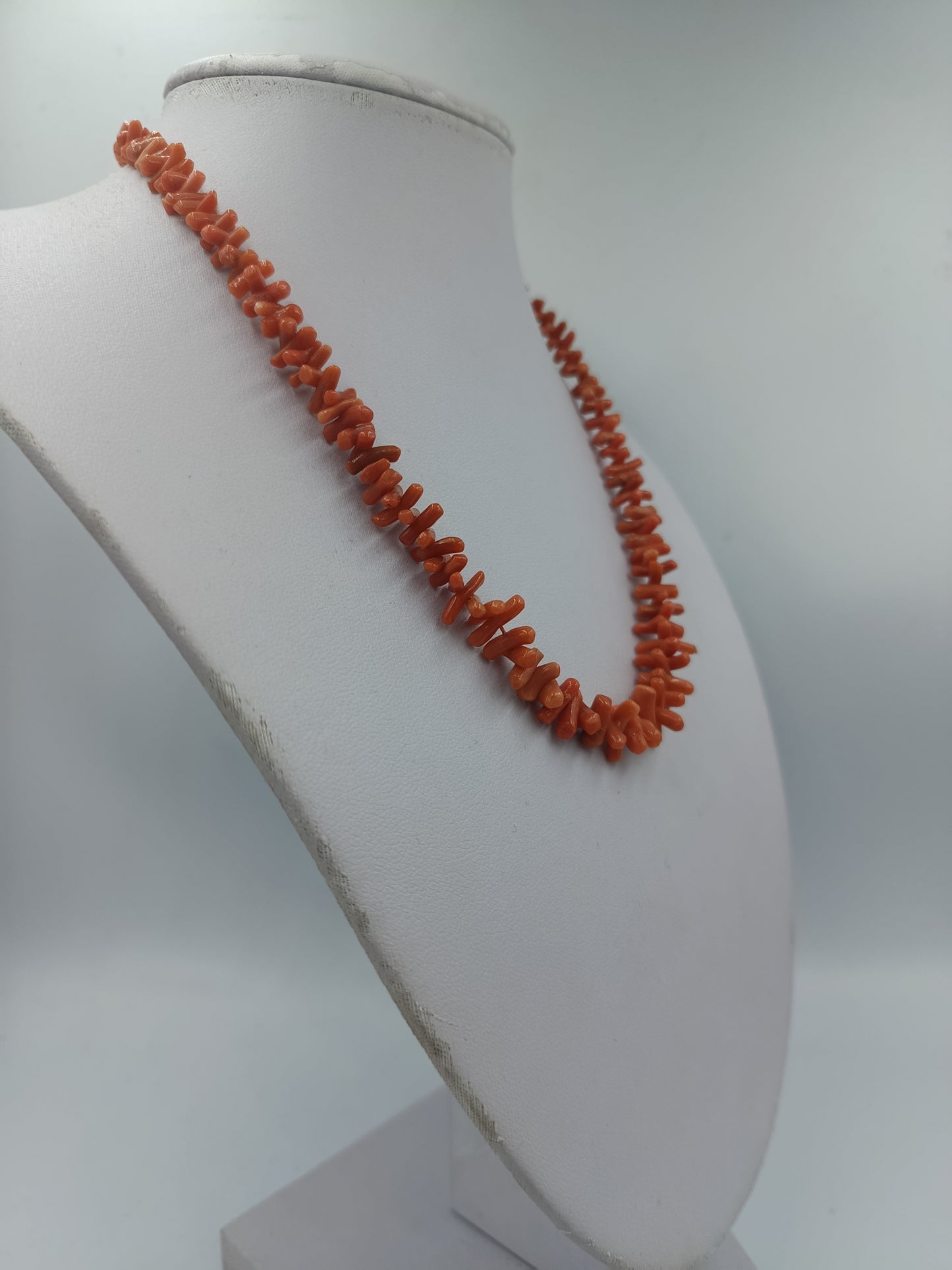 Korallen Halskette mit warmem Naturton und klassischem Vintage Stil