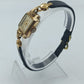 Goldfarbene Armbanduhr mit schwarzem Lederband Seiko Quartz