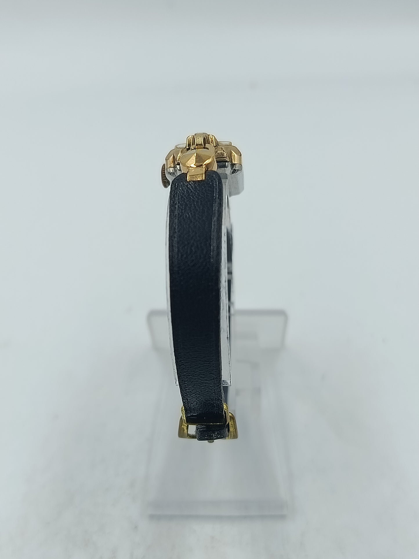 Goldfarbene Armbanduhr mit schwarzem Lederband Seiko Quartz