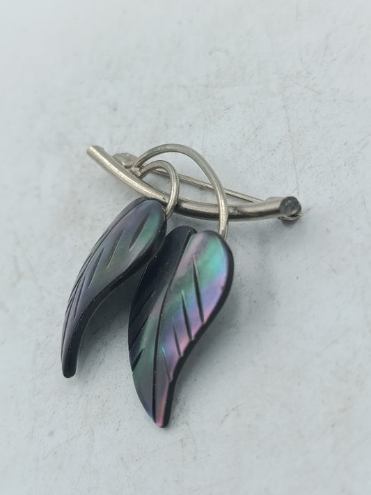 Blatt Brosche in schimmernden Grün und Violetttönen