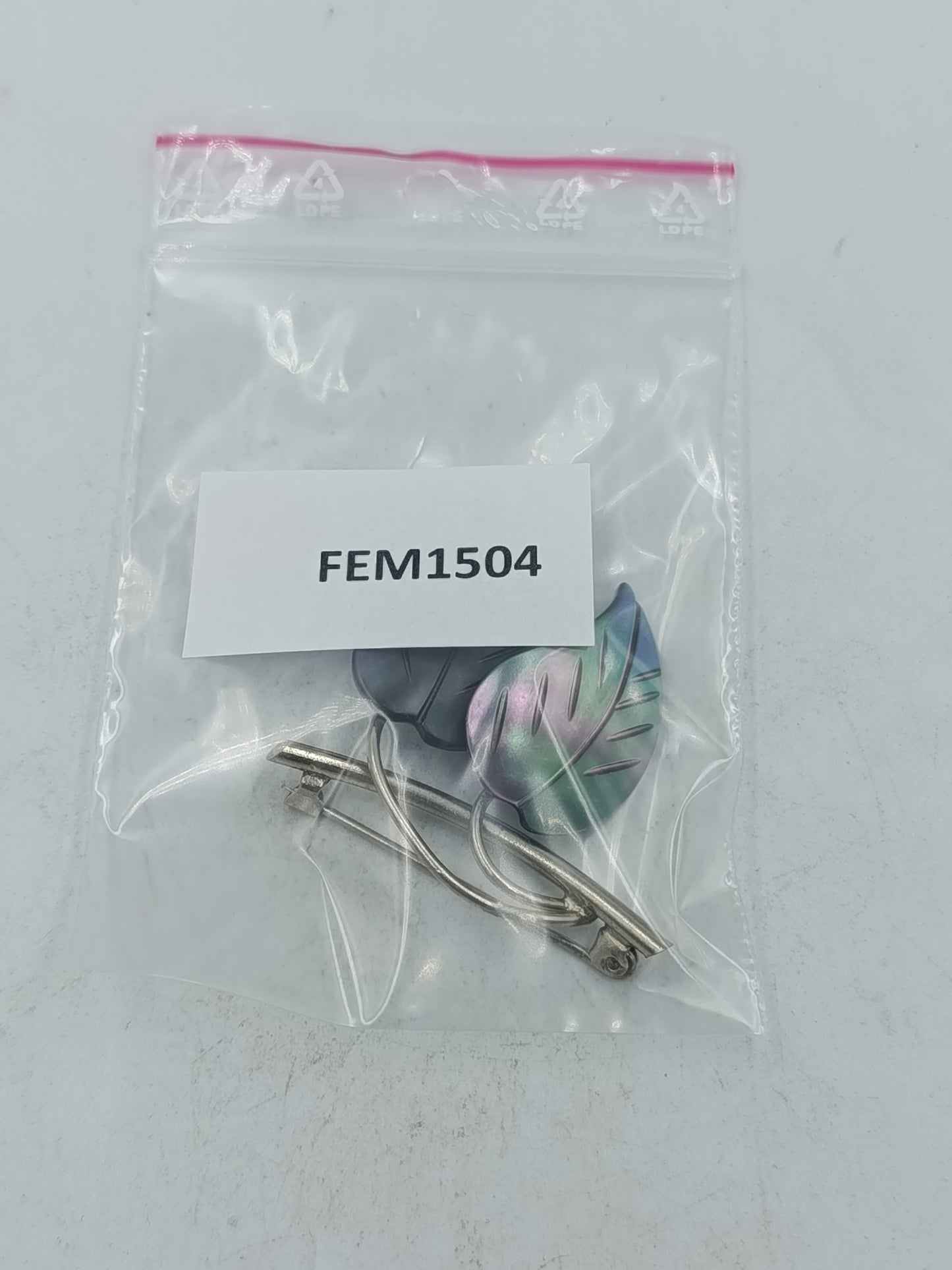 Blatt Brosche in schimmernden Grün und Violetttönen