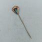 Art déco Nadel mit schimmerndem Opal und roten Akzenten