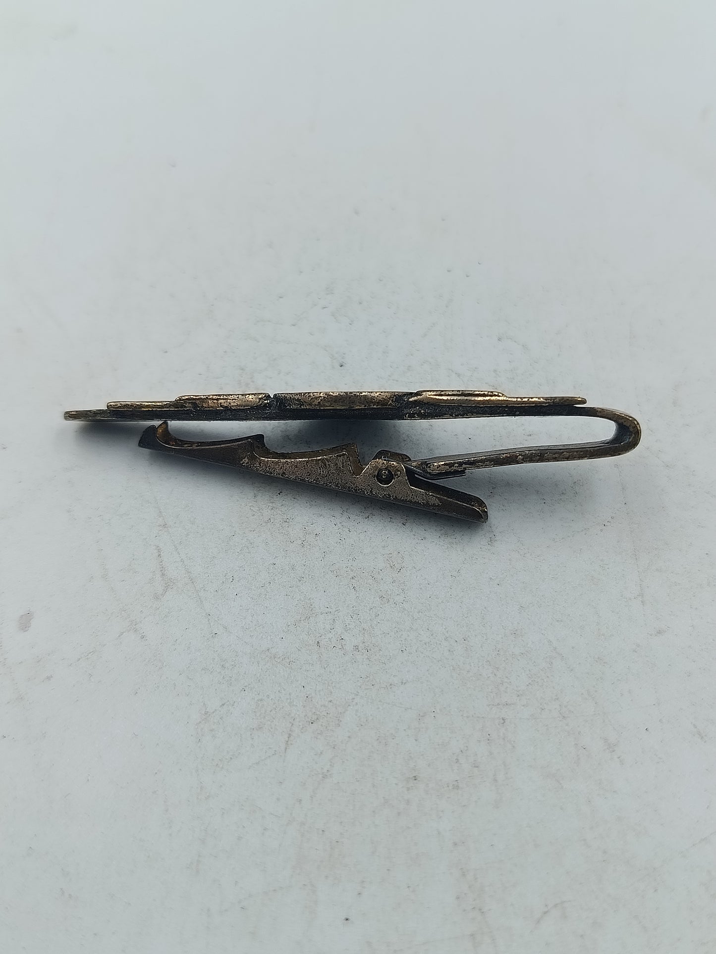 Vintage Krawattennadel mit GE-Monogramm und Flügelmotiv