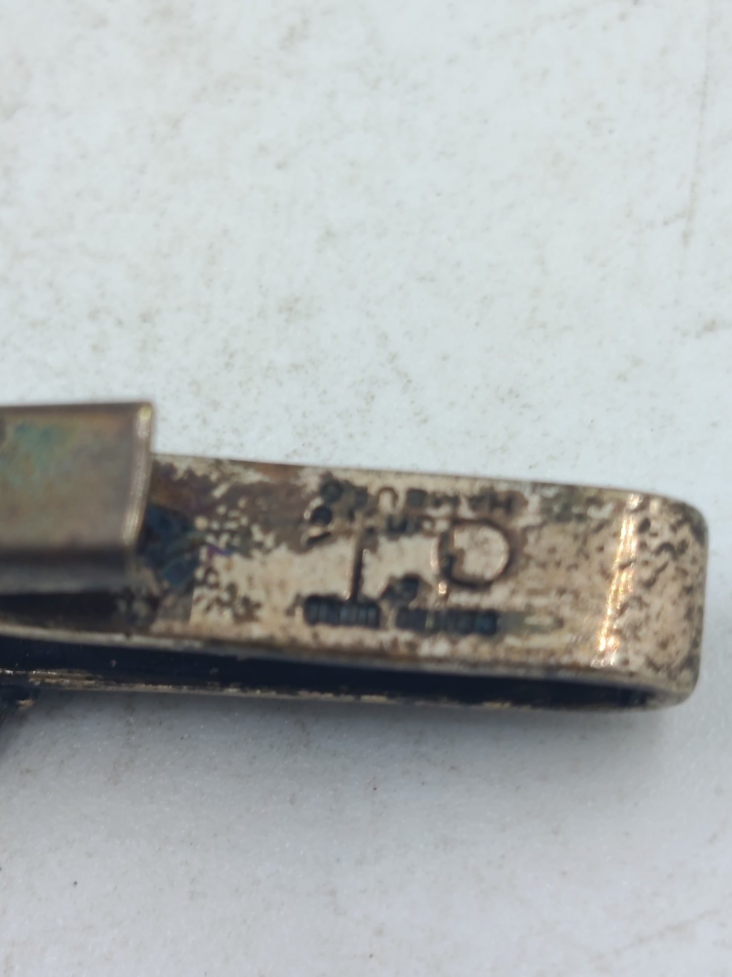 Vintage Krawattennadel mit GE-Monogramm und Flügelmotiv