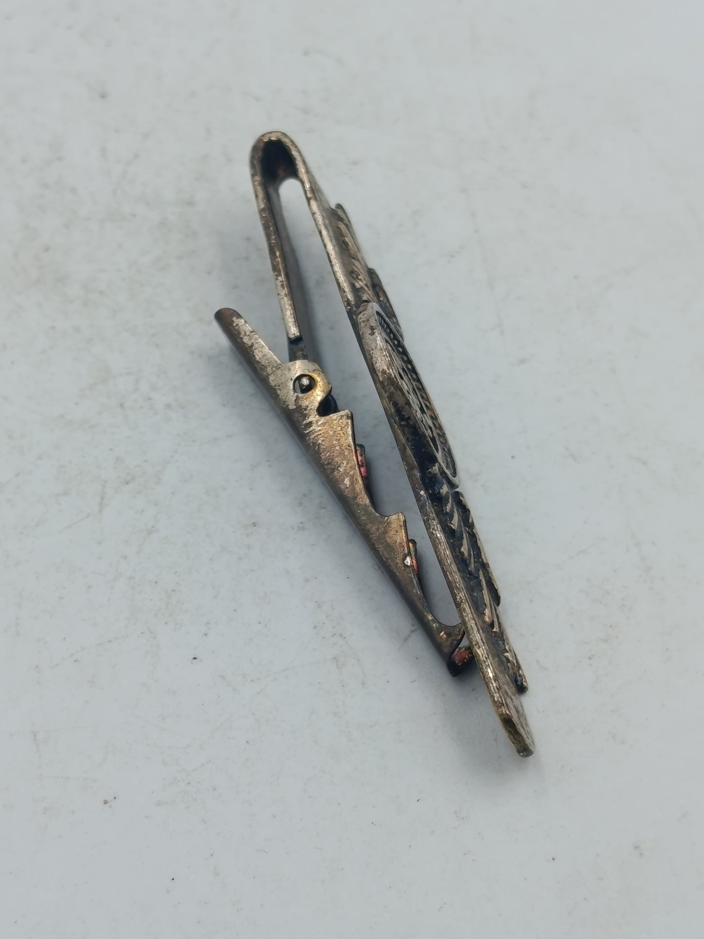 Vintage Krawattennadel mit GE-Monogramm und Flügelmotiv