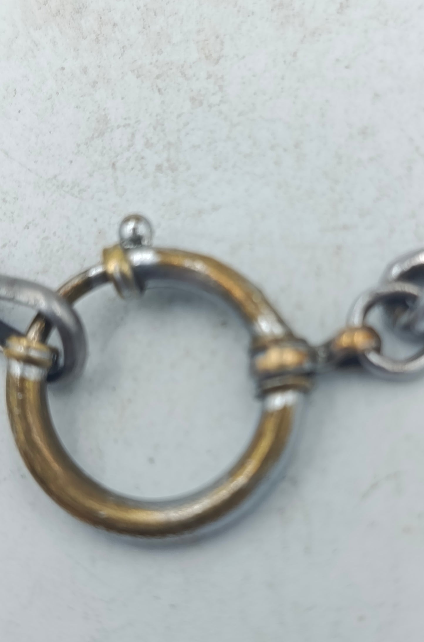 Versilberte Taschenuhrkette mit stabilem Rundverschluss im klassischen Stil