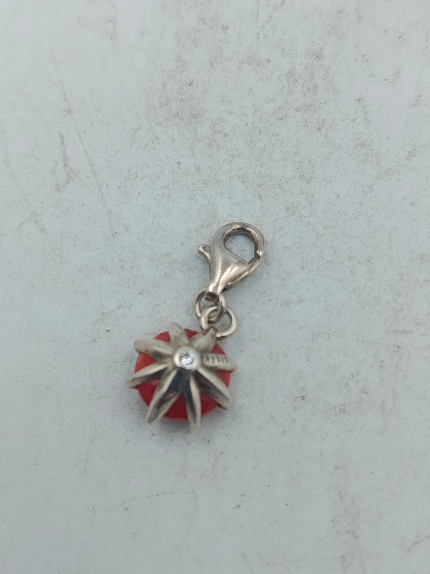 Silber Charm Anhänger mit rotem Stein und sicherem Karabinerverschluss