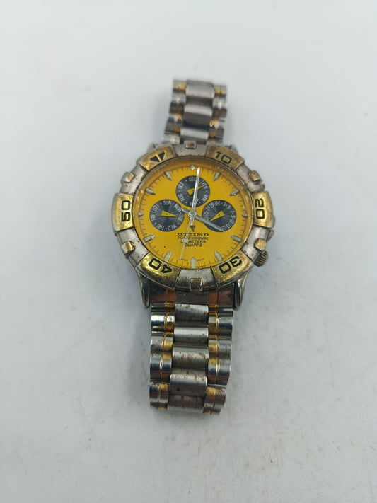 Sportliche Armbanduhr mit gelbem Zifferblatt und massivem Metallarmband im markanten Stil