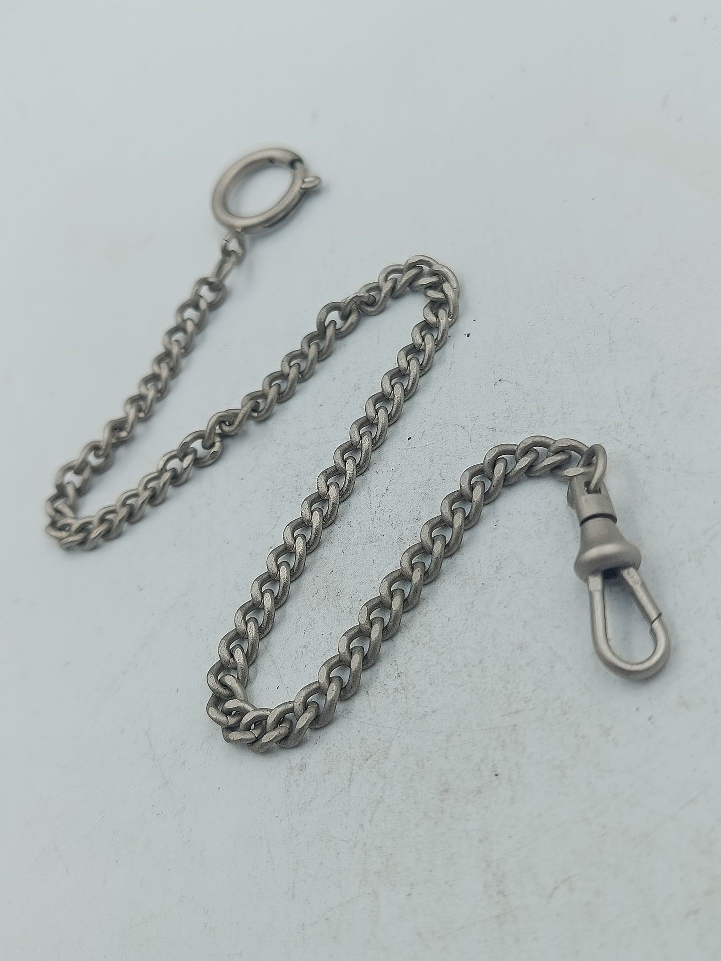 Klassische Uhrenkette im Vintage-Stil mit Karabiner und Federring