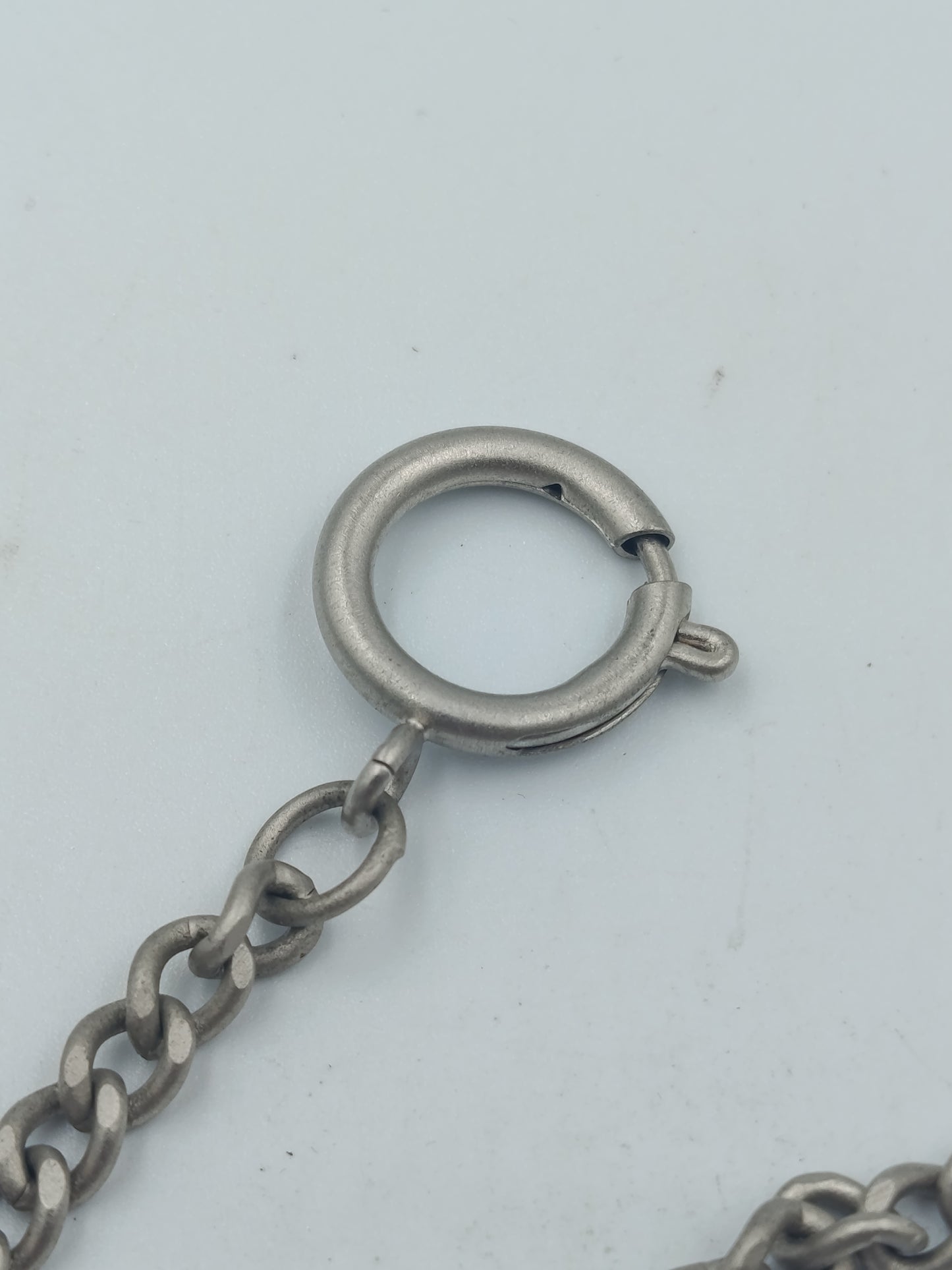 Klassische Uhrenkette im Vintage-Stil mit Karabiner und Federring
