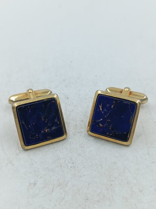 Elegante Manschettenknöpfe in Goldoptik mit tiefblauem Steineinsatz im klassischen Stil