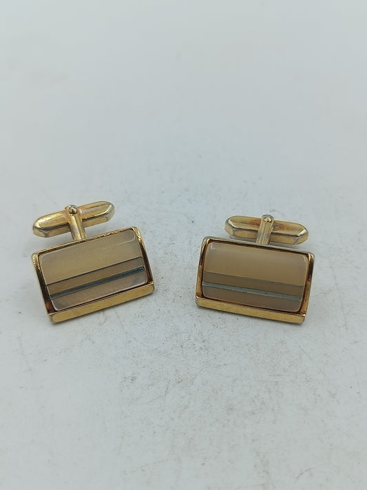 Klassische Manschettenknöpfe in Goldoptik mit dezentem Streifendesign für zeitlose Eleganz