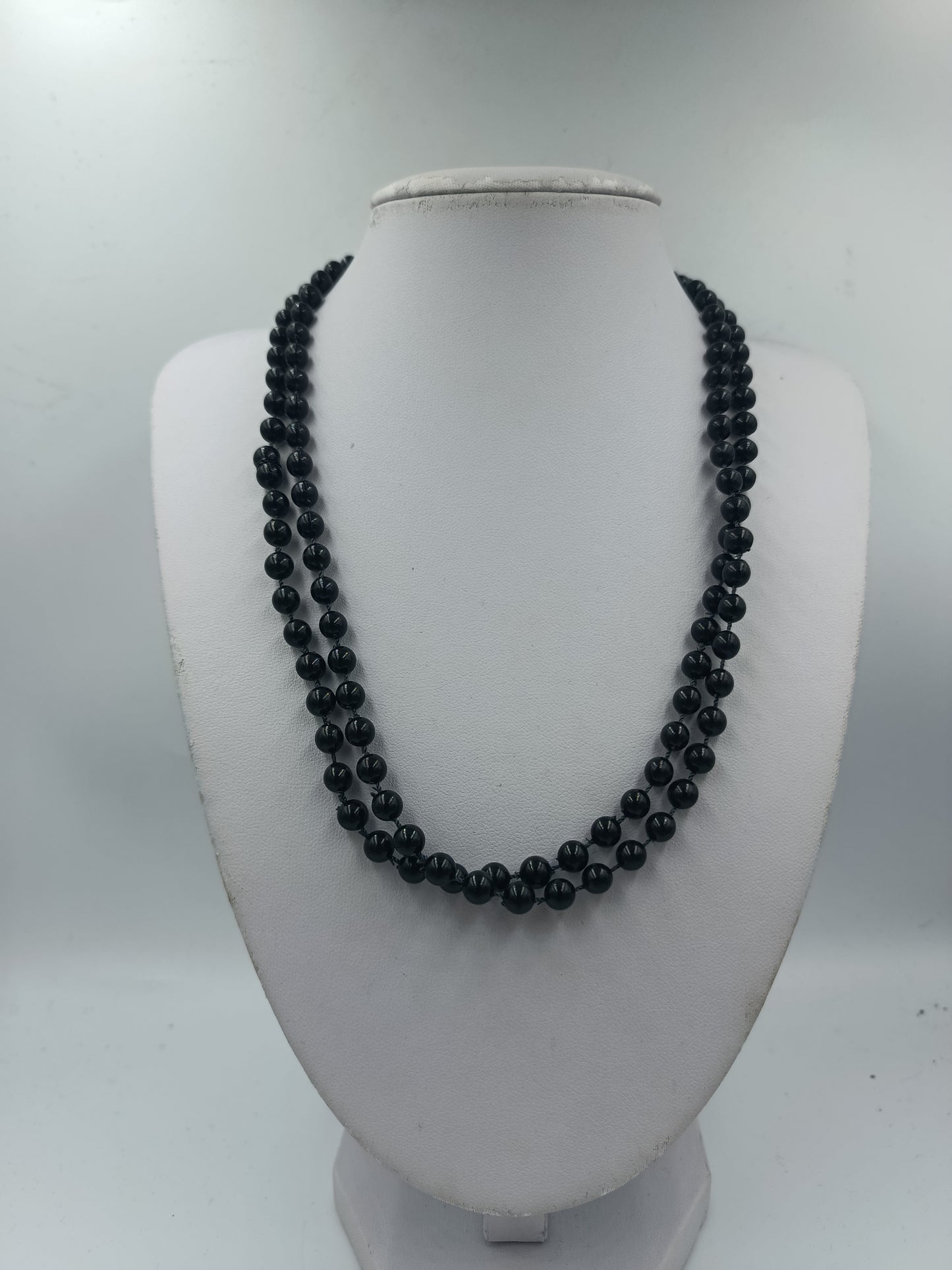 Elegante schwarze Perlenkette im Doppelstrang zeitlos und vielseitig