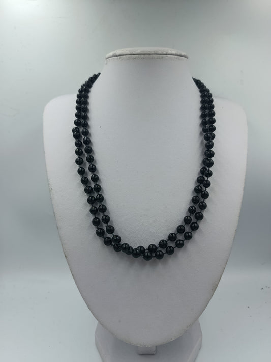 Elegante schwarze Perlenkette im Doppelstrang zeitlos und vielseitig