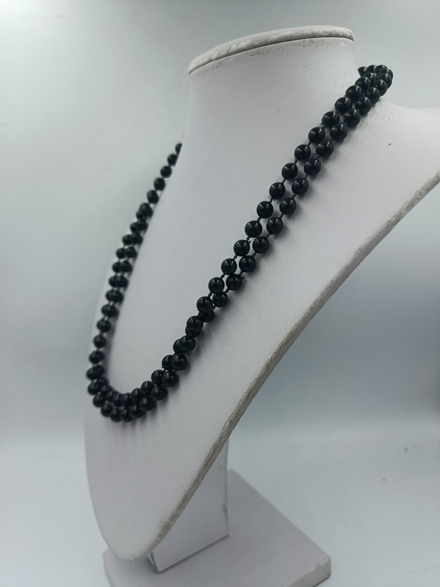 Elegante schwarze Perlenkette im Doppelstrang zeitlos und vielseitig