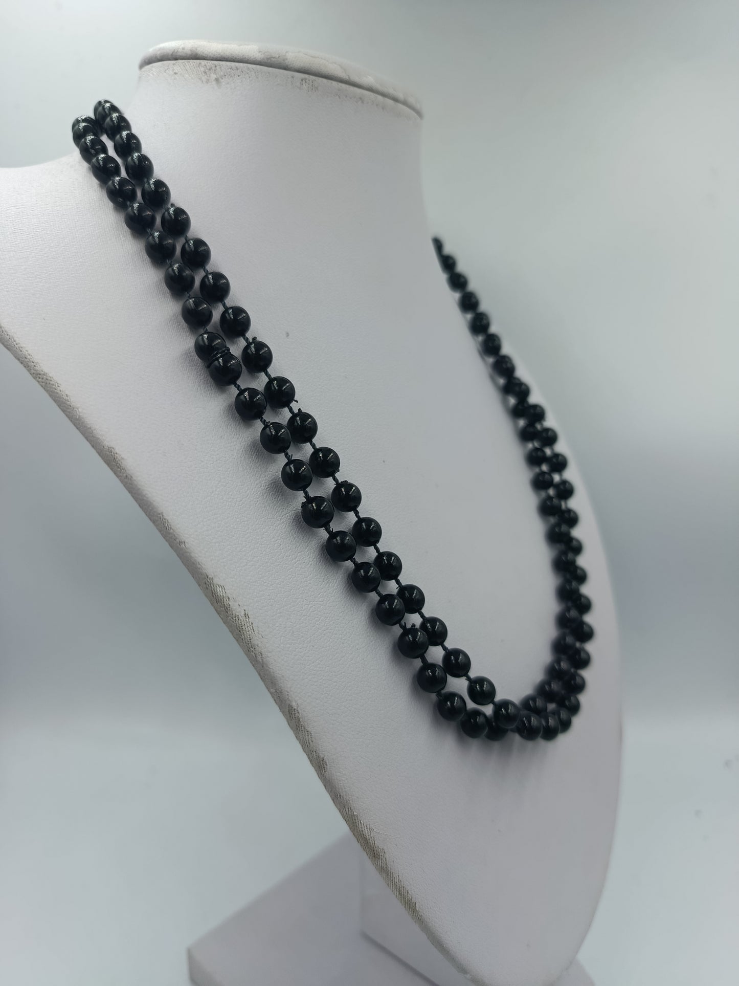 Elegante schwarze Perlenkette im Doppelstrang zeitlos und vielseitig