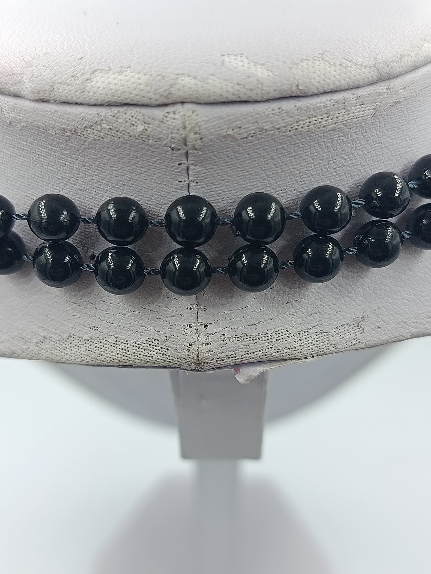 Elegante schwarze Perlenkette im Doppelstrang zeitlos und vielseitig
