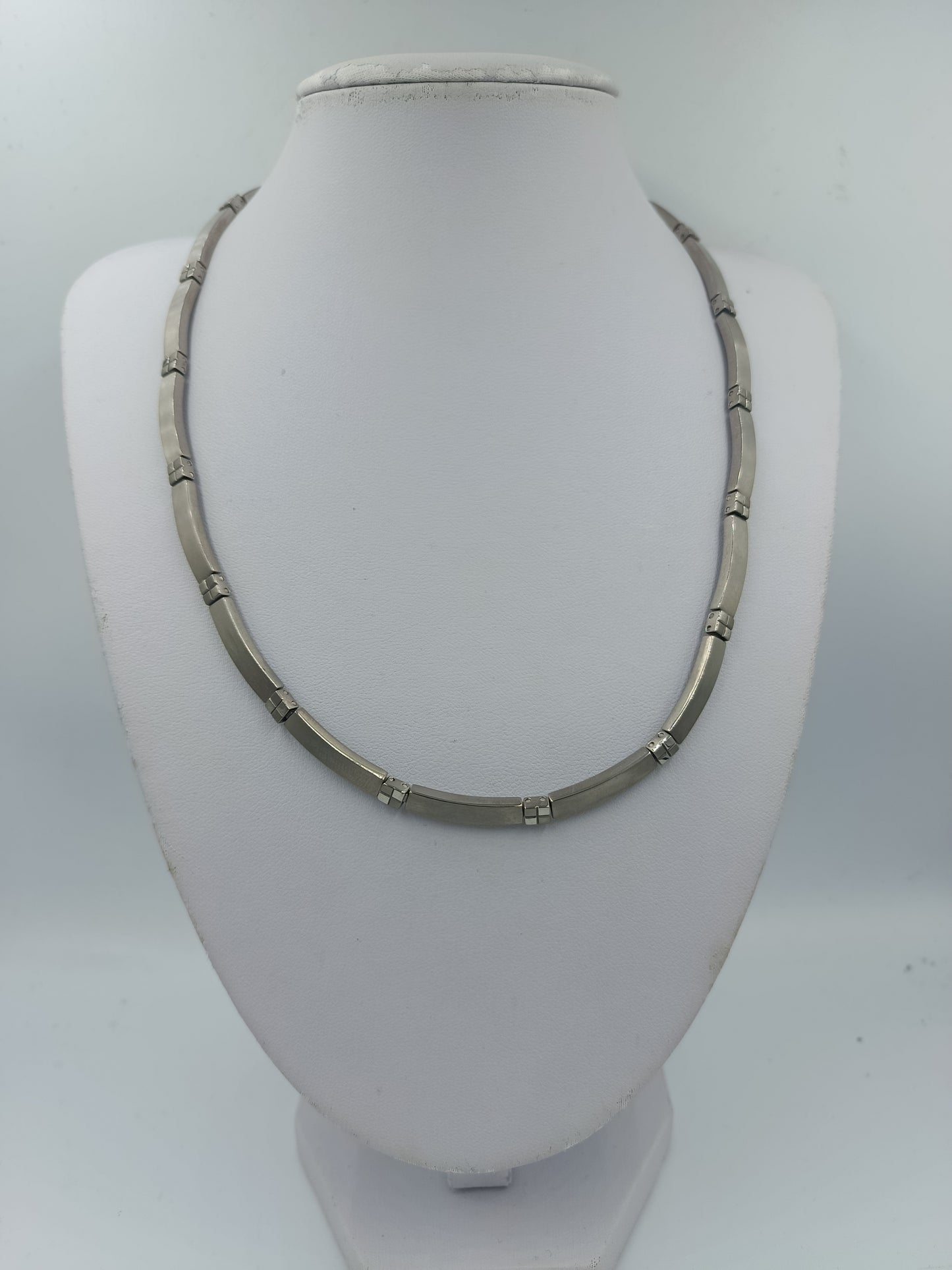 Zeitlose Halskette der Marke Boccia in matter Titanoptik