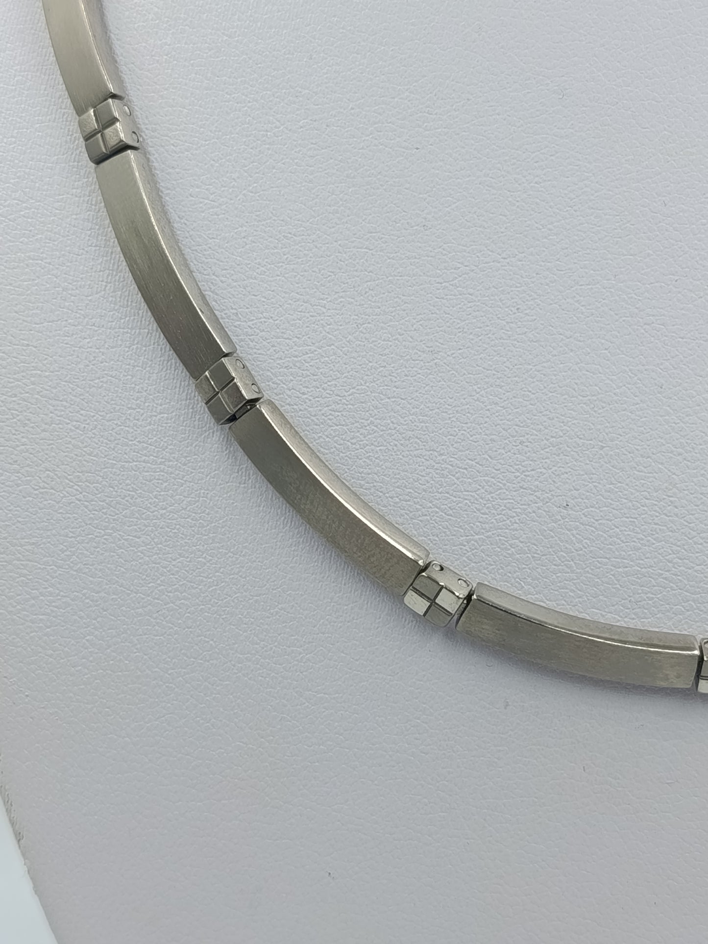 Zeitlose Halskette der Marke Boccia in matter Titanoptik