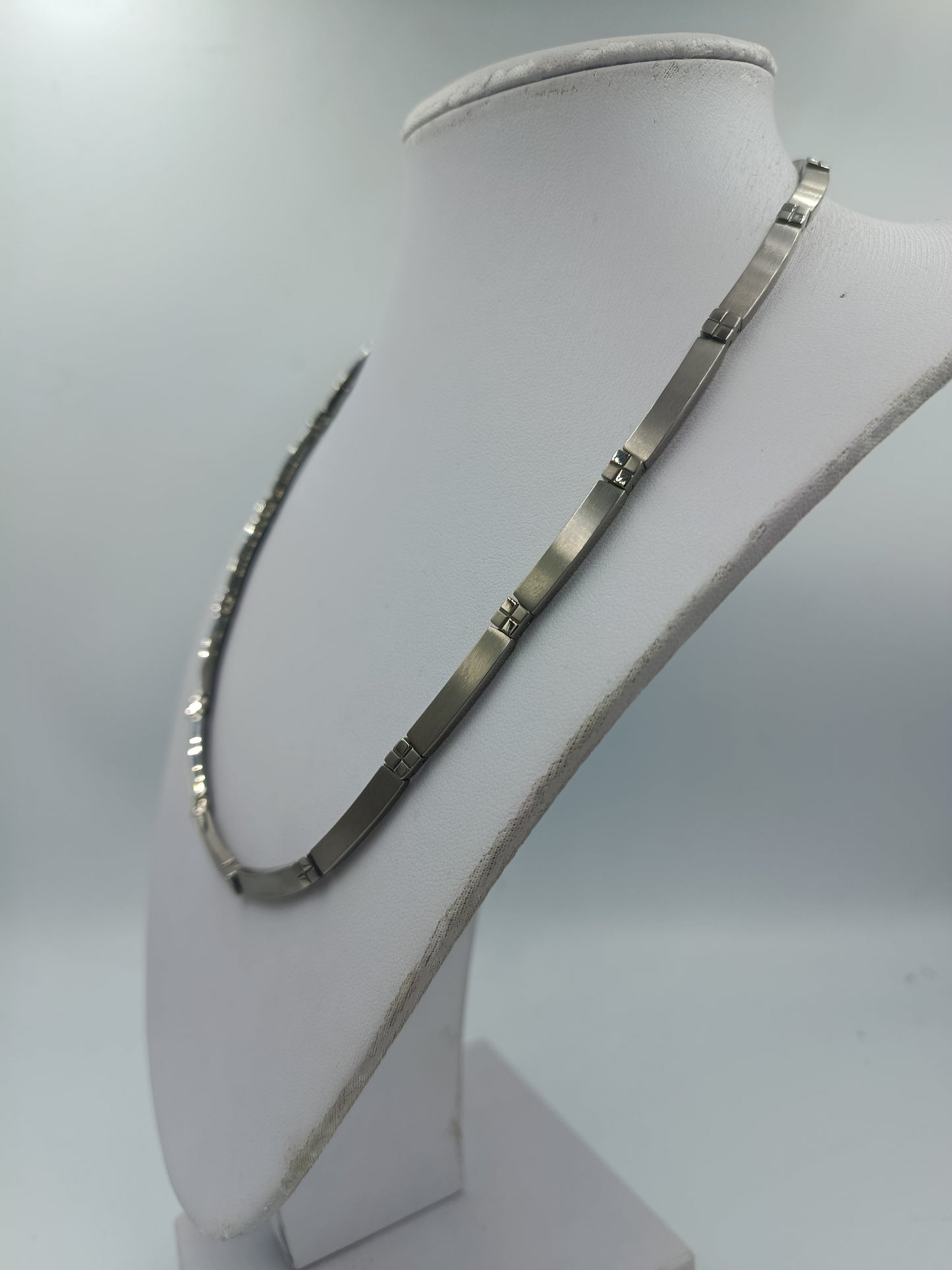 Zeitlose Halskette der Marke Boccia in matter Titanoptik