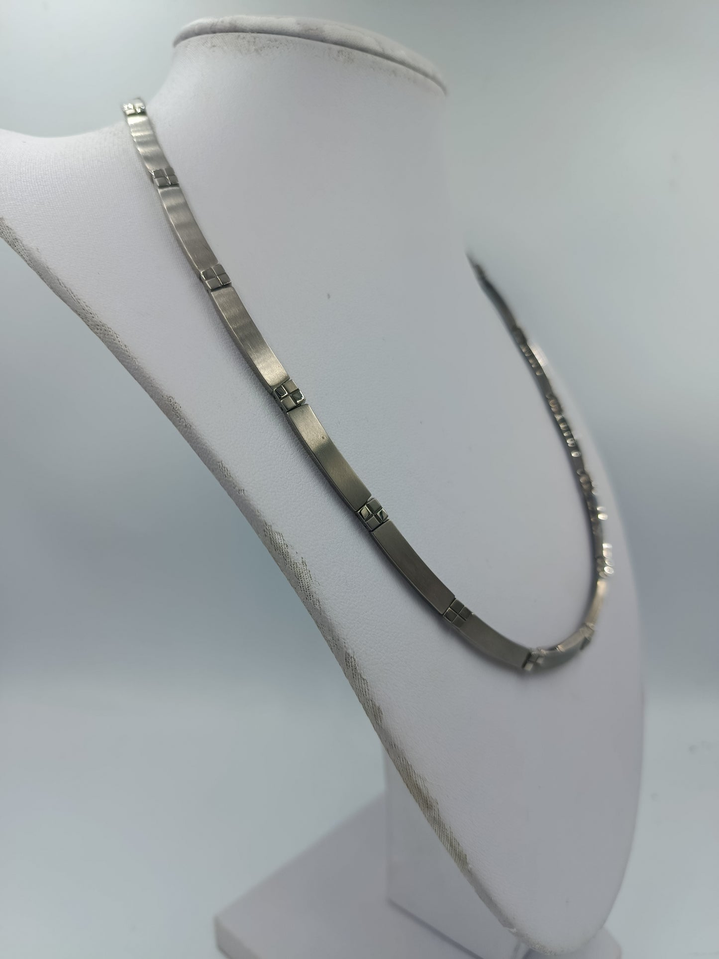 Zeitlose Halskette der Marke Boccia in matter Titanoptik