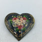 Handbemalte Herz Brosche mit floralem Motiv im romantischen Vintage Stil