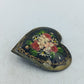 Handbemalte Herz Brosche mit floralem Motiv im romantischen Vintage Stil