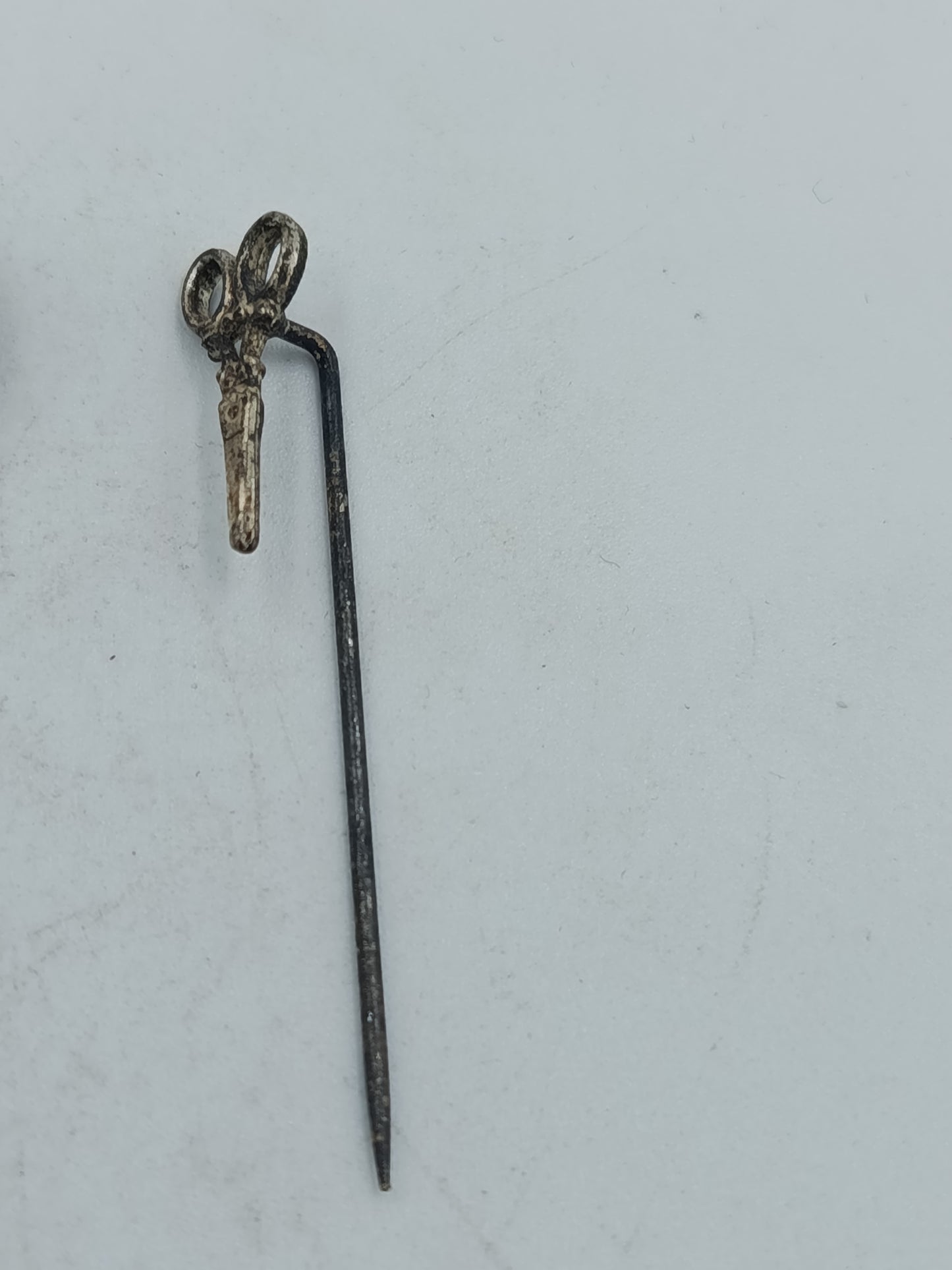 Vintage Anstecknadeln Set mit verschiedenen Motiven  Sammlerstück