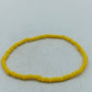 Schlichtes elastisches Armband aus gelben Glasperlen für sommerliche Akzente