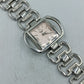 Elegante Armbanduhr aus silberfarbenem Metall