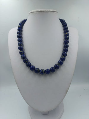 Klassische Halskette aus Lapislazuli mit runden Perlen