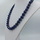 Klassische Halskette aus Lapislazuli mit runden Perlen und kräftiger blauer Farbwirkung
