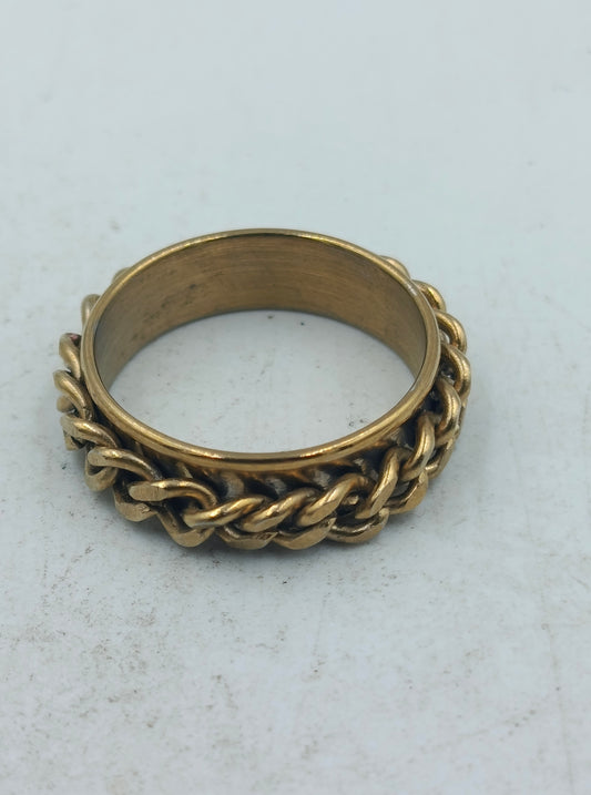 Markanter Ring in Goldoptik mit Kettendesign  zeitlos und ausdrucksstark