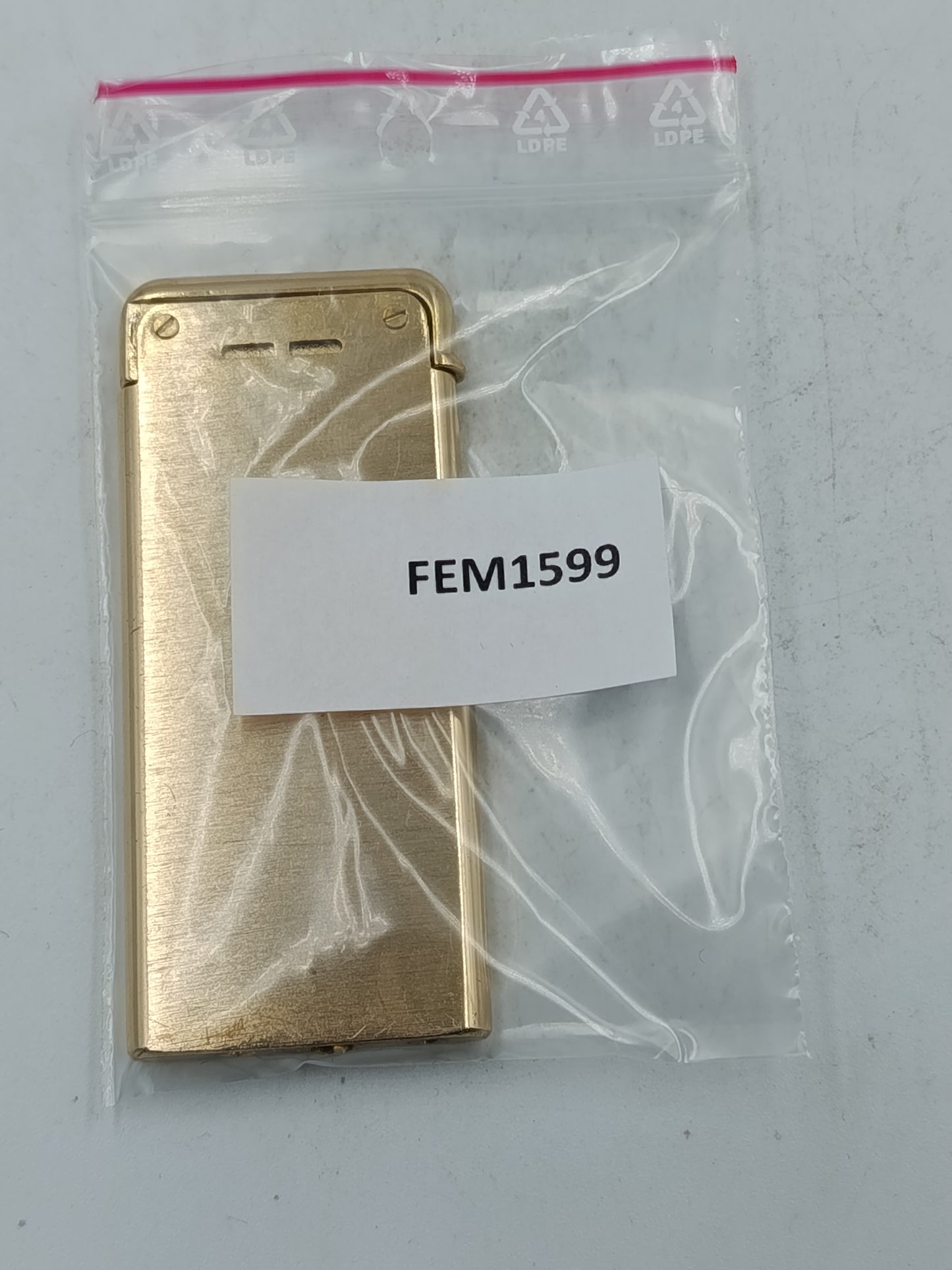 Maxim Feuerzeug in Goldoptik mit klassischem Design und eleganter Gravur