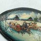 Handbemalte Vintage Brosche mit winterlicher Kutschenszene