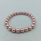 Elastisches Perlenarmband in zartem Rosé mit klassischem Glanz