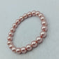 Elastisches Perlenarmband in zartem Rosé mit klassischem Glanz
