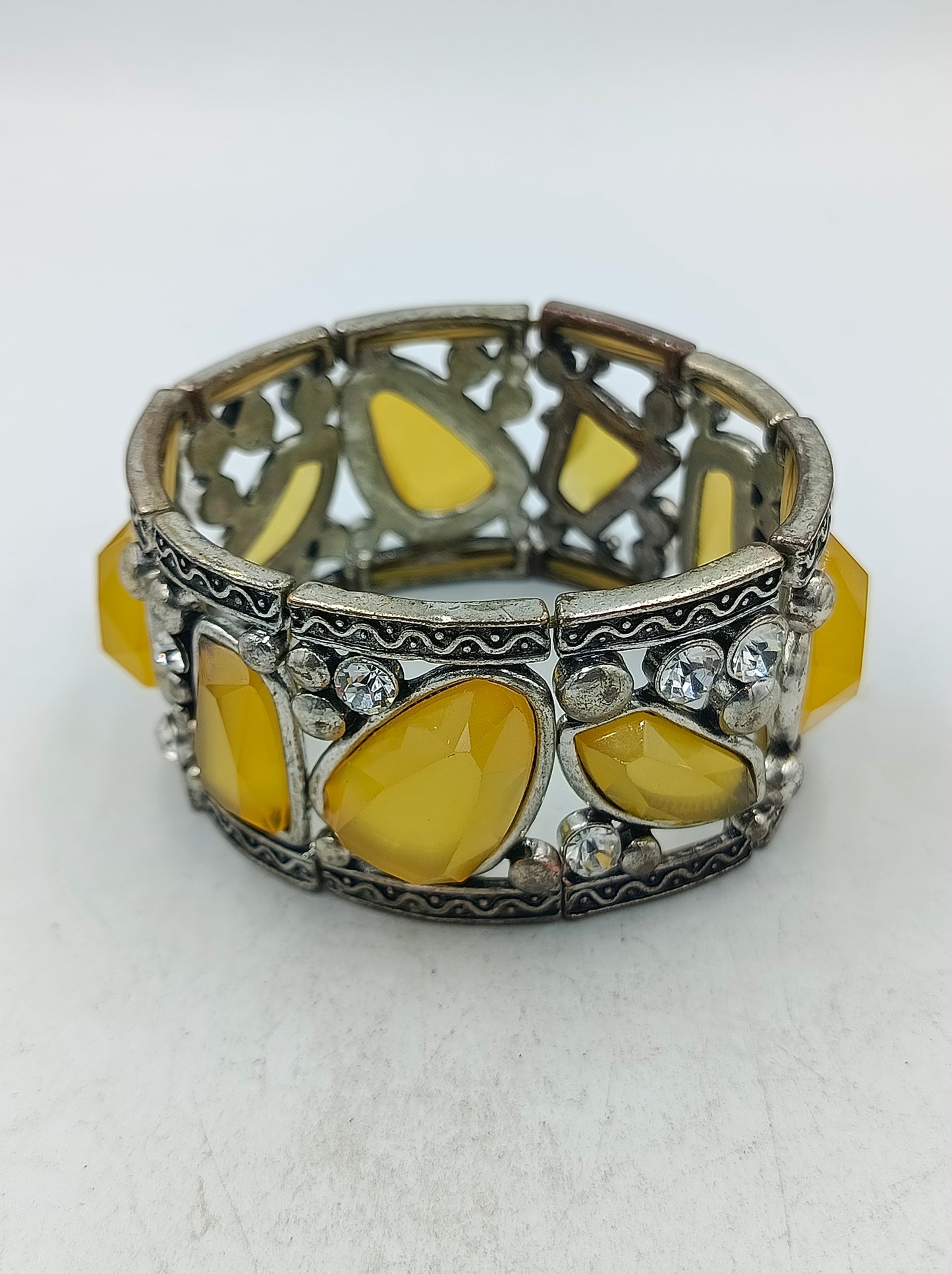 Auffälliges elastisches Armband mit gelben Schmucksteinen