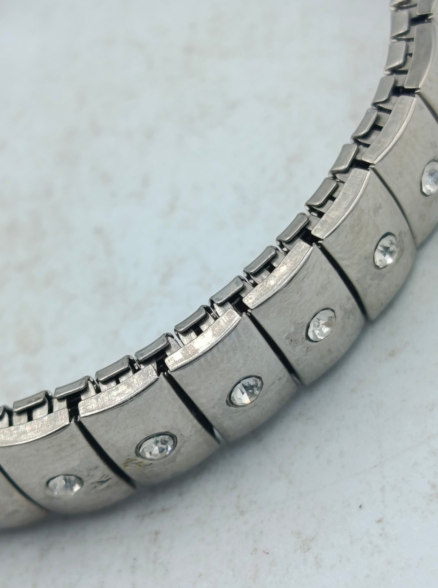 Elegantes Edelstahl Armband mit funkelnden Zirkonia Steinen